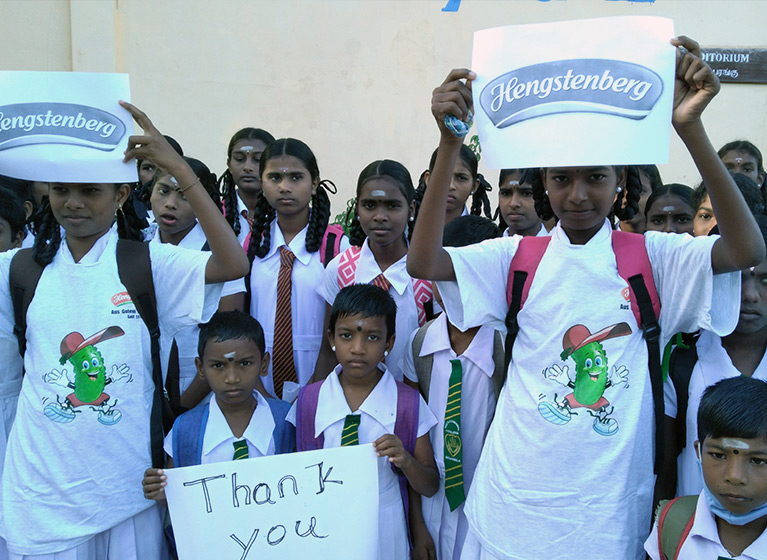 A picture of some kids in Sri Lanka.